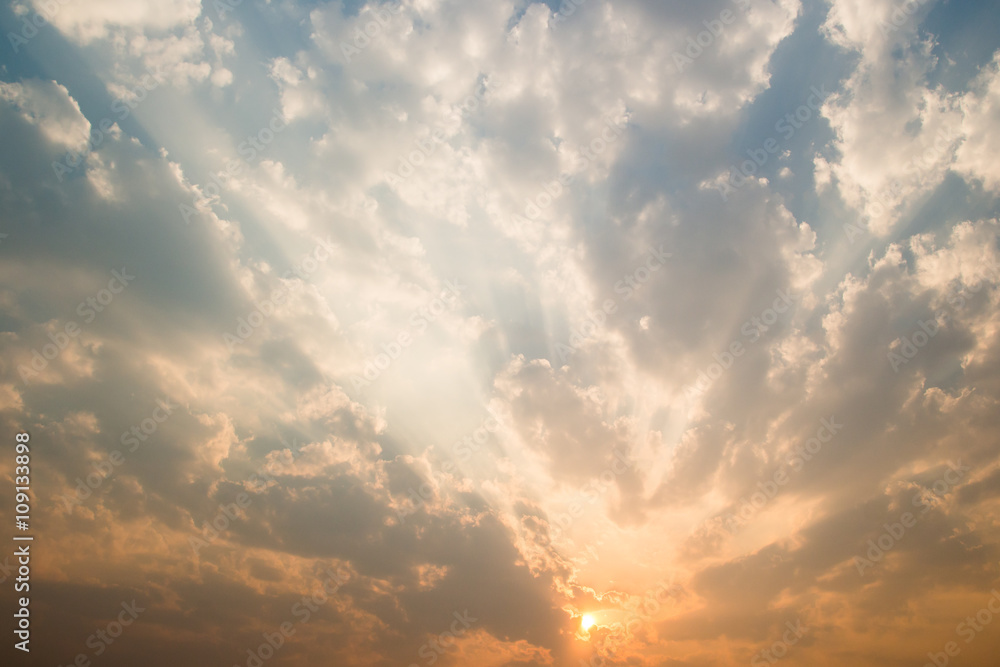 Obraz premium colorful dramatic sky with cloud at sunset