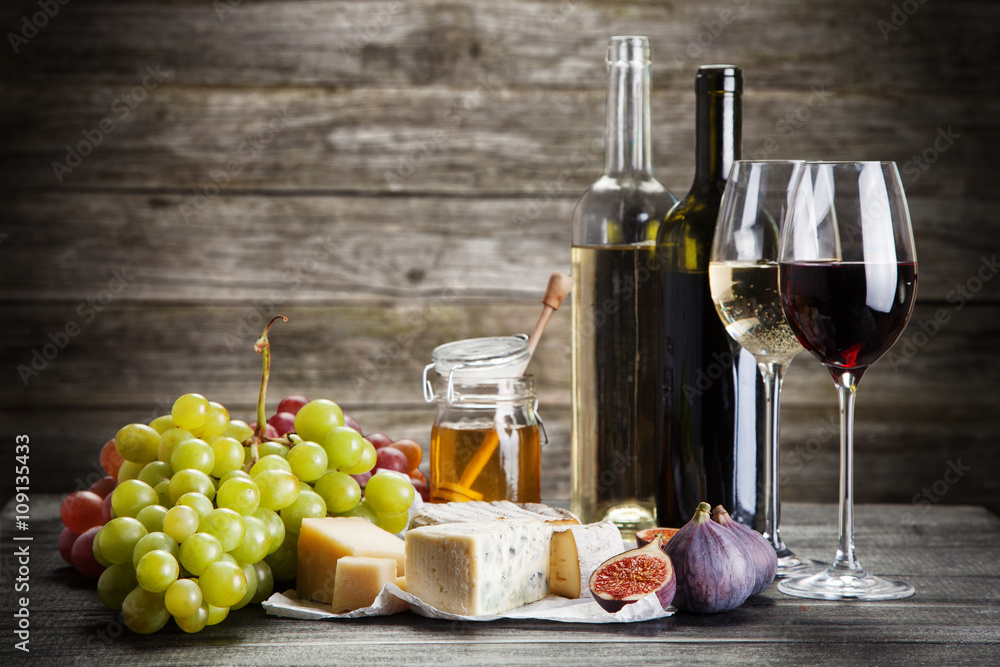 Wine, grapes and cheese