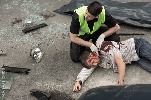 Cuadro en lienzo We need to get him to the hospital