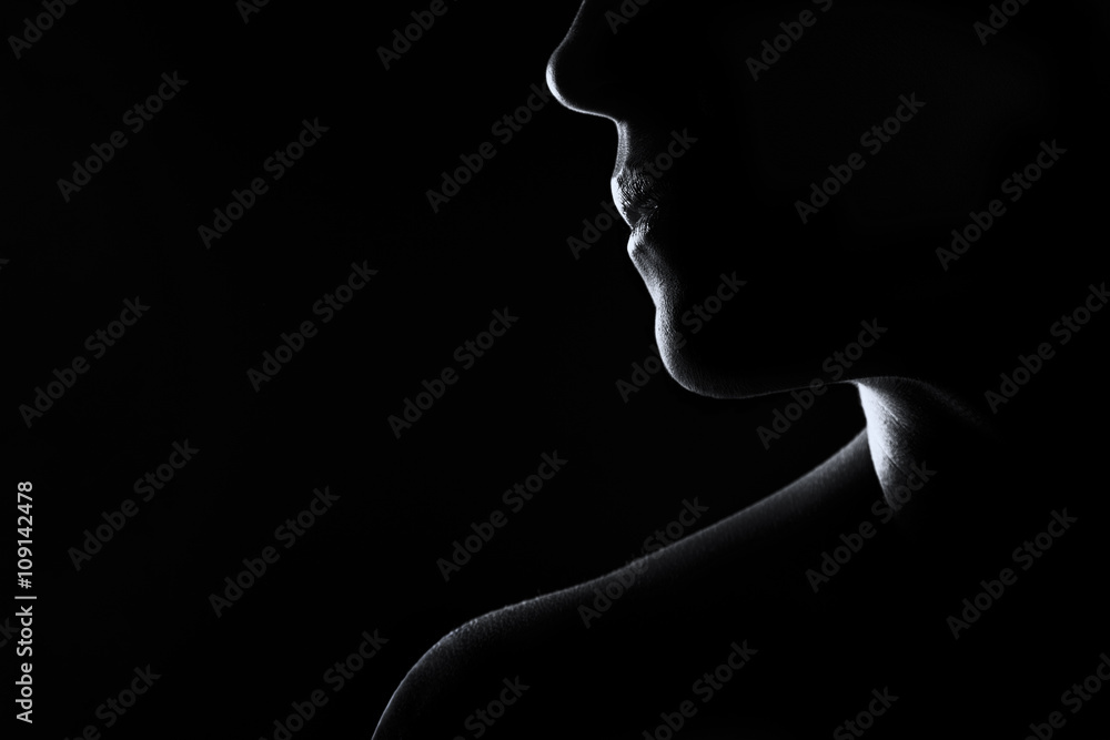 Silhouette of a woman face in black and white rim lighting
