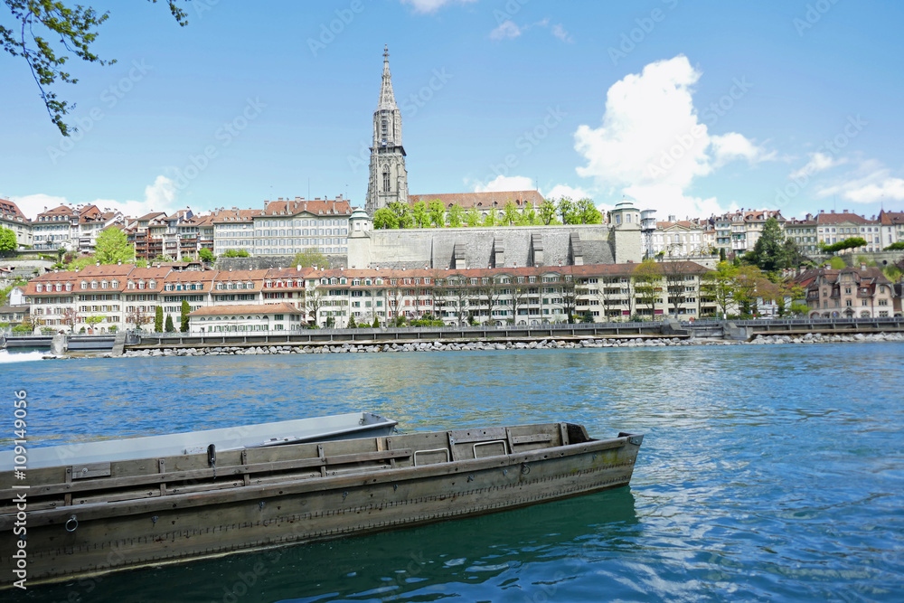 Obraz premium altstadt von bern an der aare, schweiz