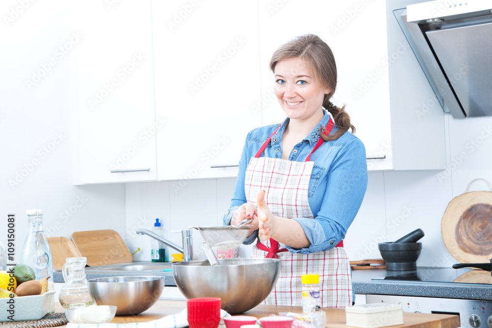 Frau in der Küche Frau in der Küche