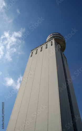 Der Henninger-Turm in Frankfurt am Main, Stadtteil Sachsenhausen 