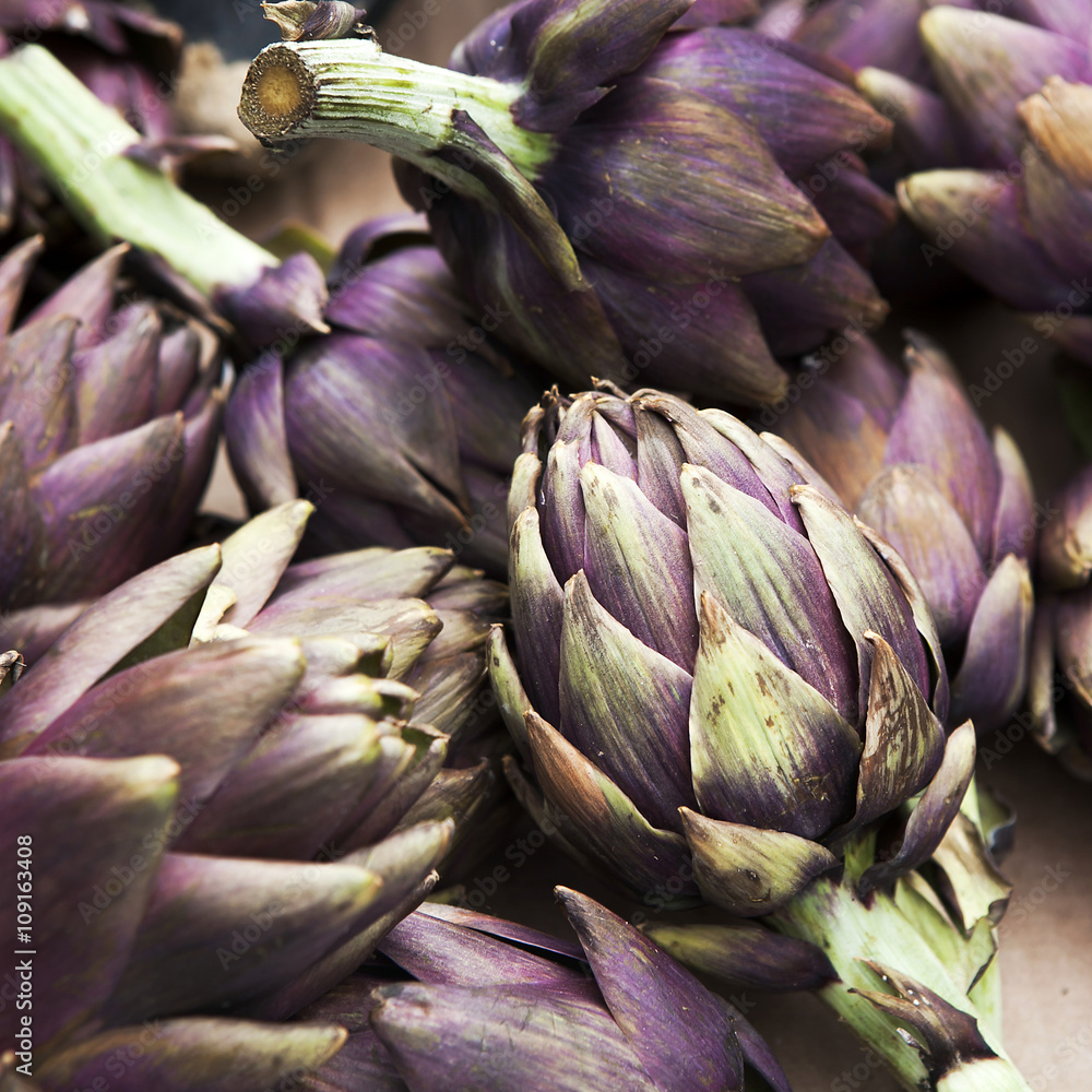 Fototapeta premium Background of fresh artichokes