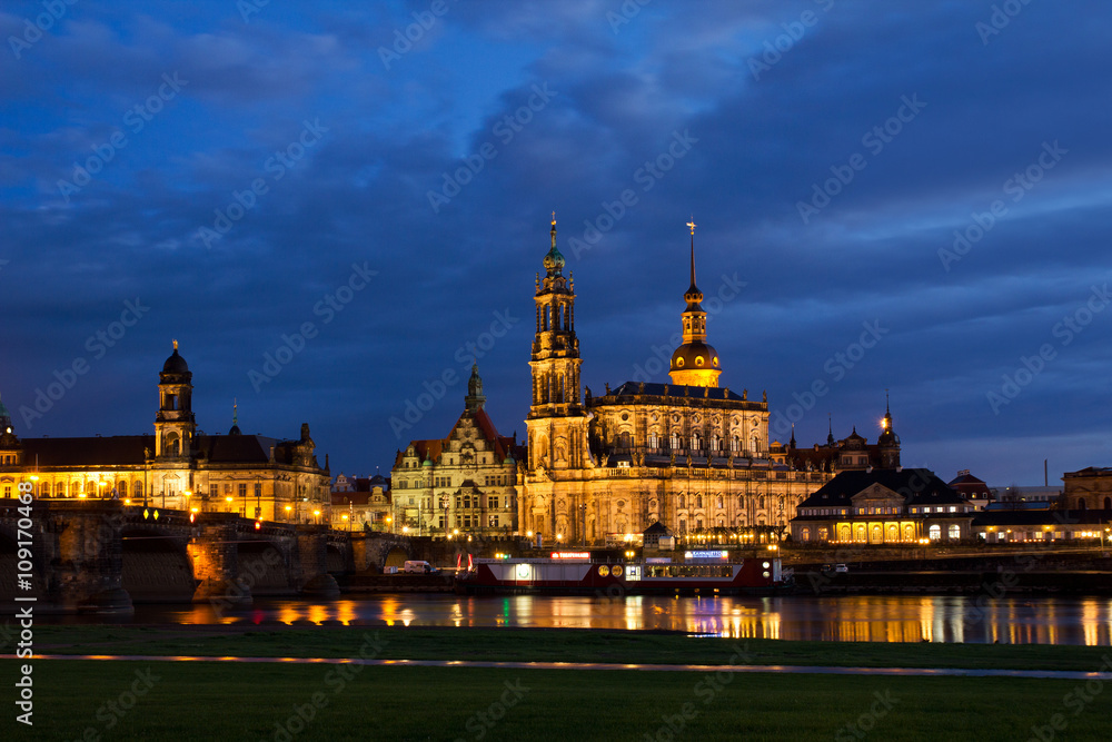 Dresden am Abend, Skyline bei Nacht