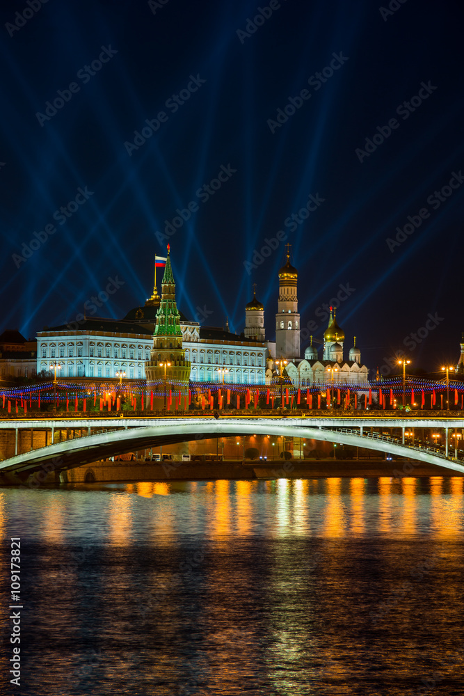 Obraz premium Beautiful night view of the Kremlin from the Moscow river