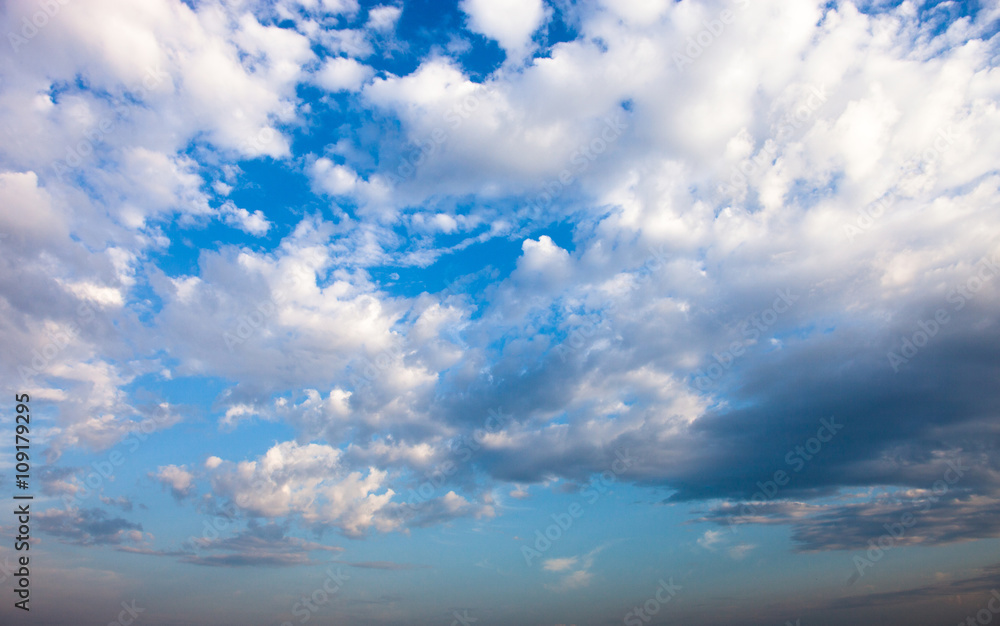 Naklejka premium Blue sky with white clouds