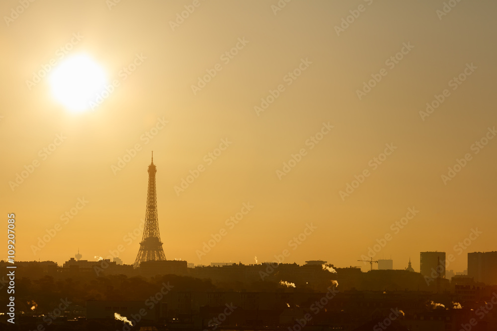 Paris, La Tour Eiffel au levé du soleil