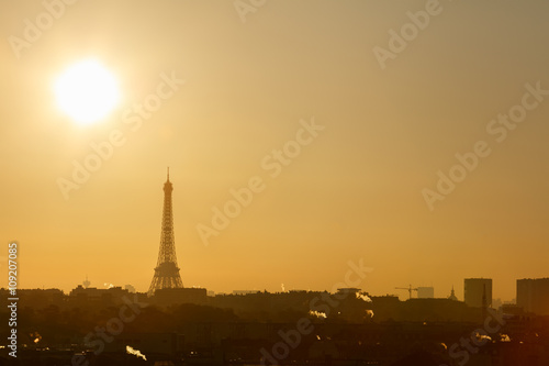 Paris, La Tour Eiffel au levé du soleil