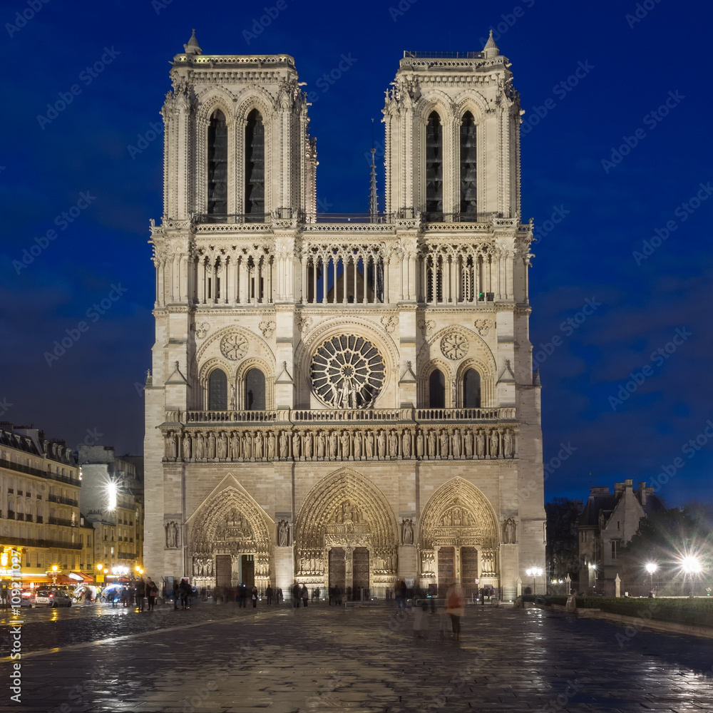 Kathedrale Notre Dame in Paris zur Blauen Stunde