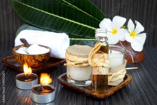 Canvas Print Spa coconut products on dark wooden background