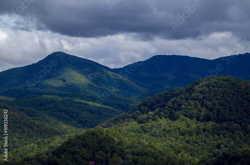 Berge und Wolken