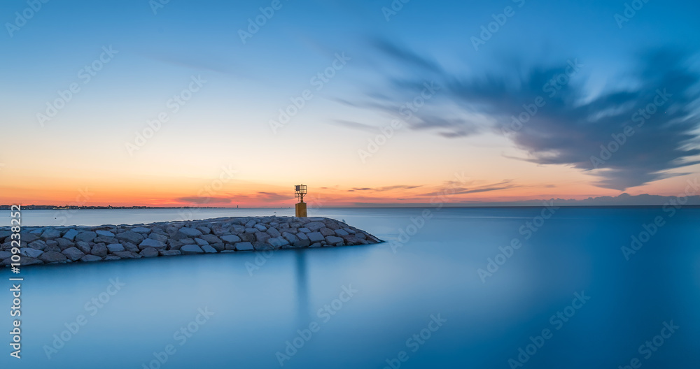 Obraz premium seascape sunset with intense blue sky and sea. Long exposure