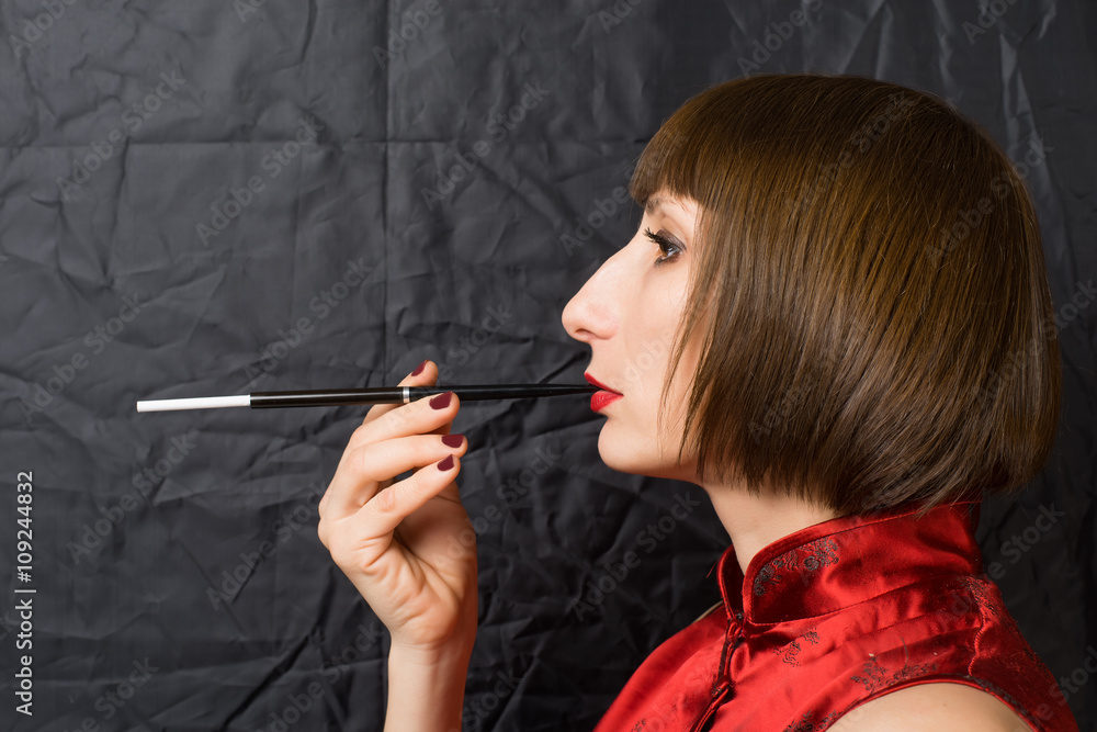 Obraz premium woman with a cigarette holder