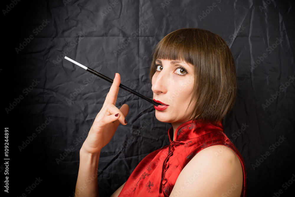 Obraz premium woman with a cigarette holder