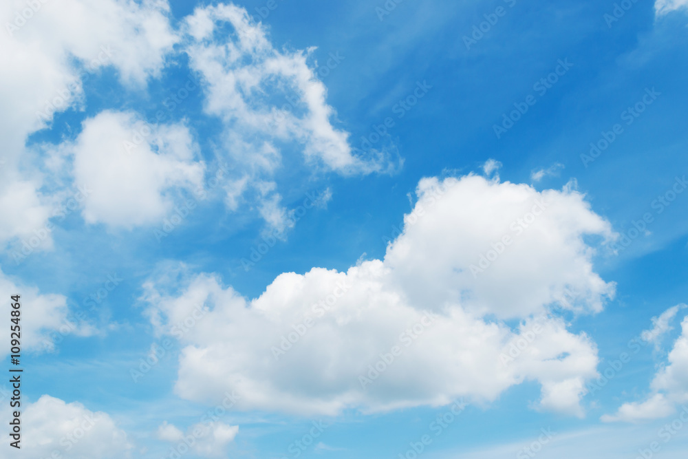 Fototapeta premium blue sky n soft clouds