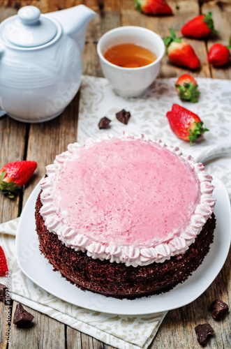 Strawberry mousse brownie cake