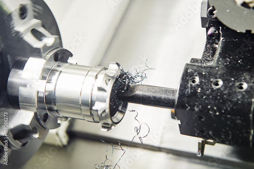Konstfotografi cutting tool counterboring a hole at metal working