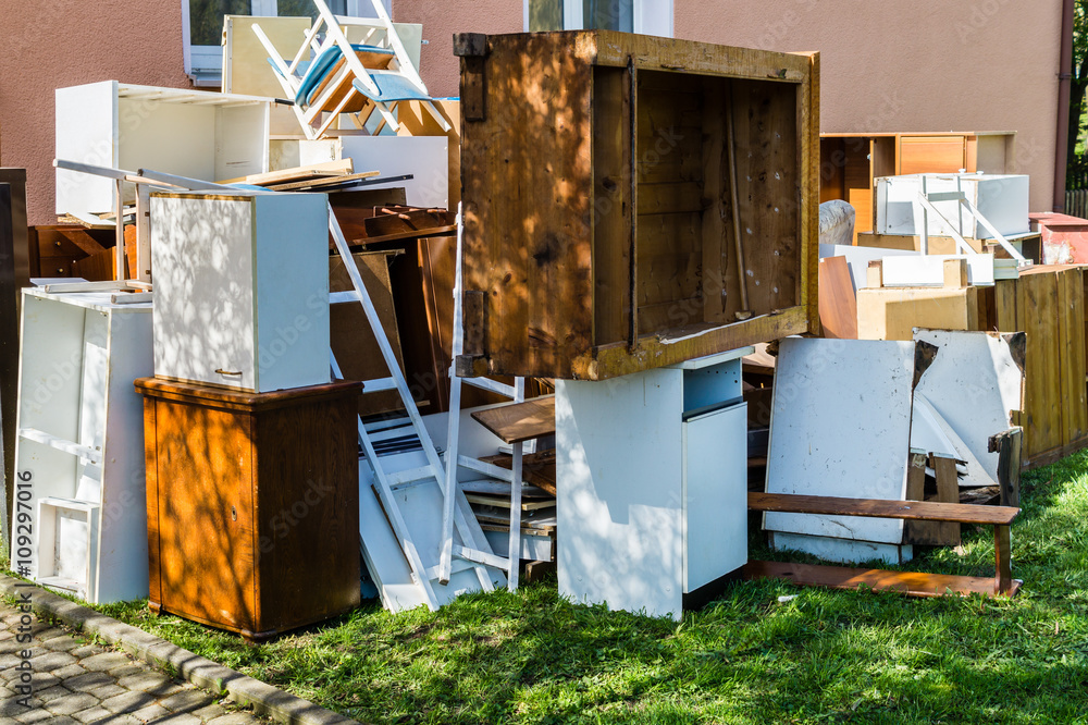 Sperrmüllsammlung vor dem Haus Sperrmüllsammlung vor dem Haus