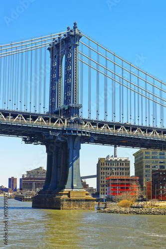 Fototapeta Naklejka Na Ścianę i Meble -  Manhattan bridge across East River