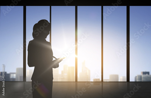 silhouette of business woman with tablet pc © Syda Productions