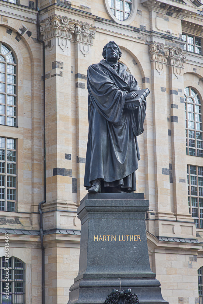 Fototapeta premium Statue des Martin Luther in Dresden