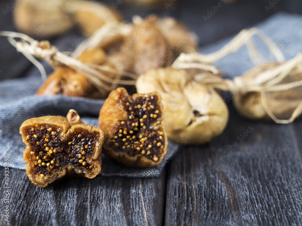 Fototapeta premium dried figs on wooden table for healthy breakfast