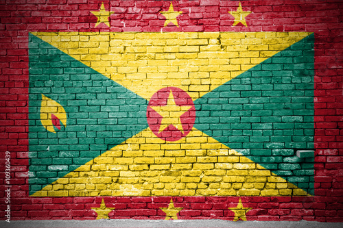 Ziegelsteinmauer mit Flagge Grenada