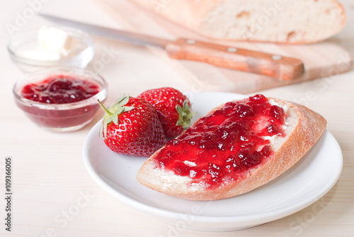 Wallpaper Mural bread spread with strawberry jam Torontodigital.ca