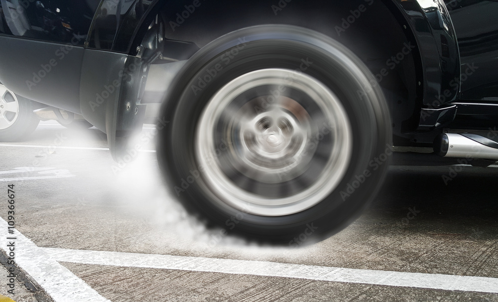 Show burning tires racing car in racetracks.