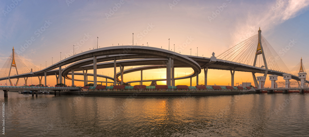 Fototapeta premium Cityscape view of expressway the infrastructure for transportation in big city and modern building in the centre of Bangkok at Thailand. 