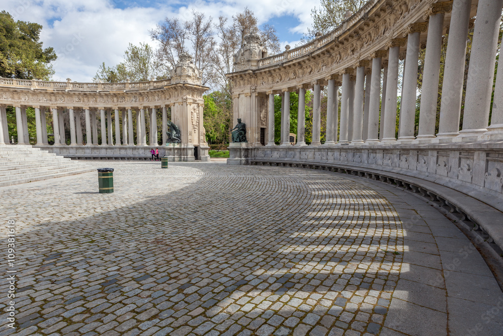 Parque del retiro, monumento Alfonso XII, Madrid