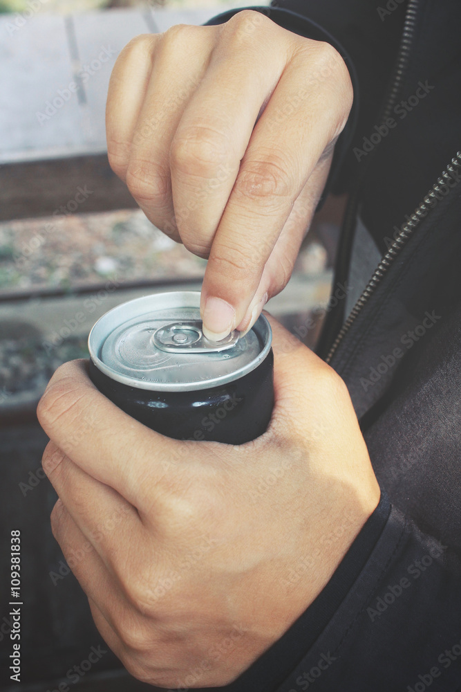 Fototapeta premium Cola can and hand