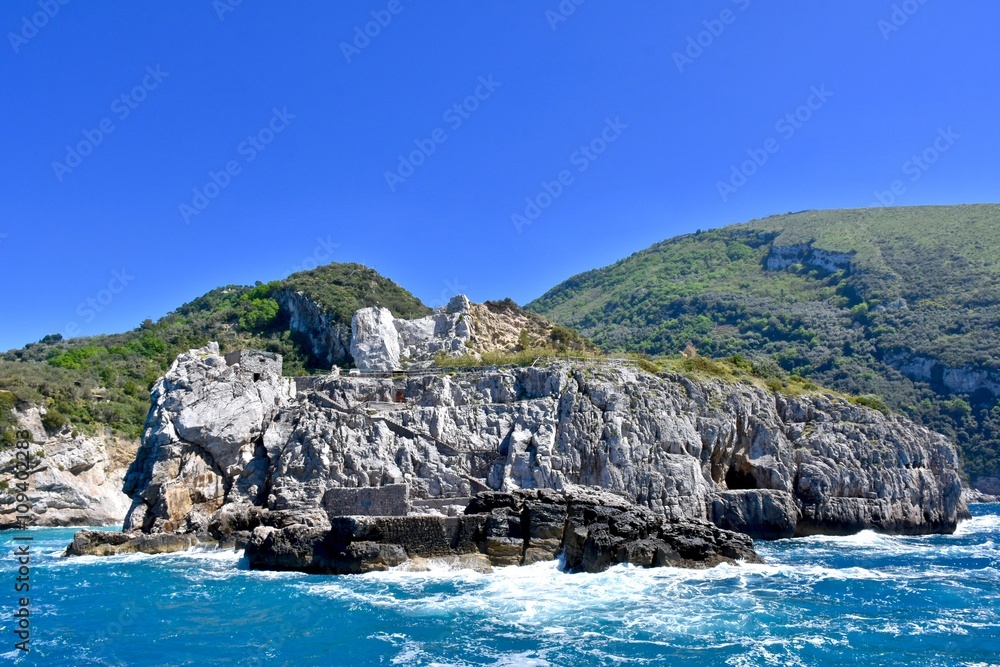 Obraz premium The beautiful landscape of the Amalfi coast