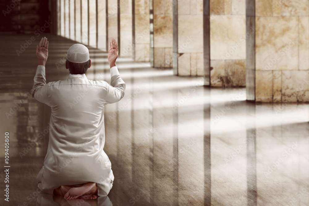 Fototapeta premium Religious muslim man praying