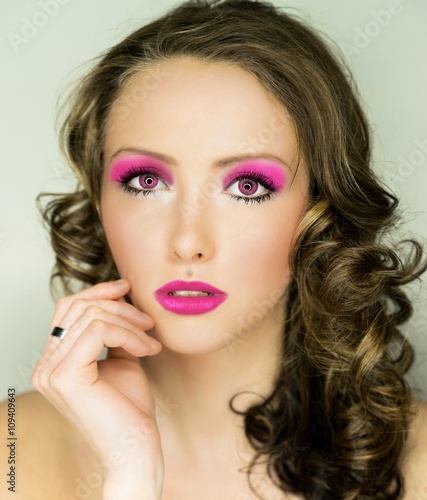 Extreme Makeup / Portrait of a pretty woman with Extreme Makeup
