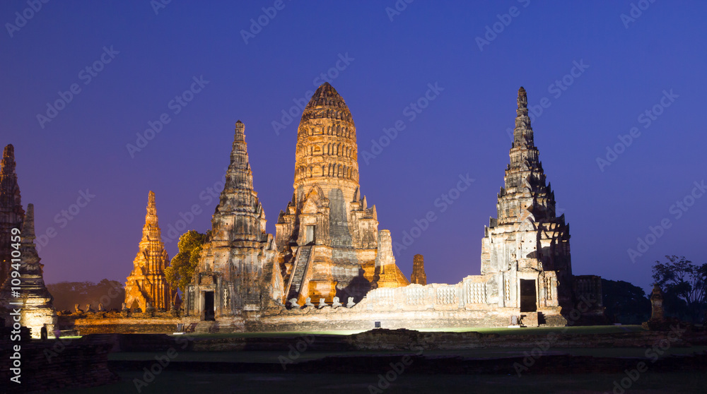 Fototapeta premium Wat Chaiwatthanaram in Ayutthaya, Thailand