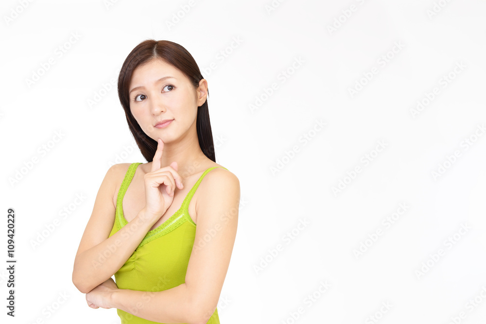 考え事をする女性 考え事をする女性