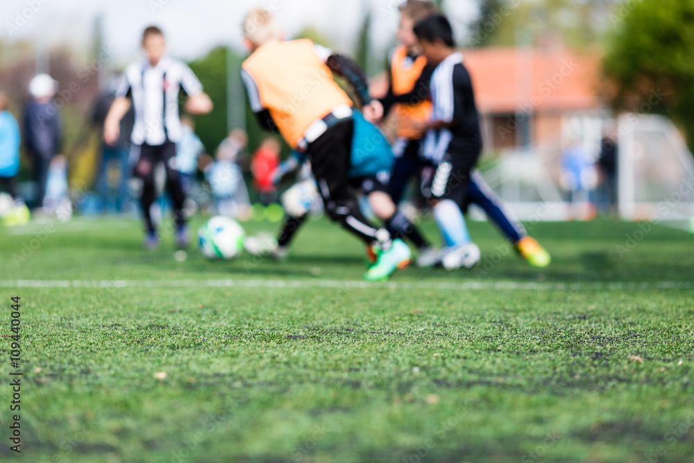 Naklejka premium Blur of young boys playing soccer match
