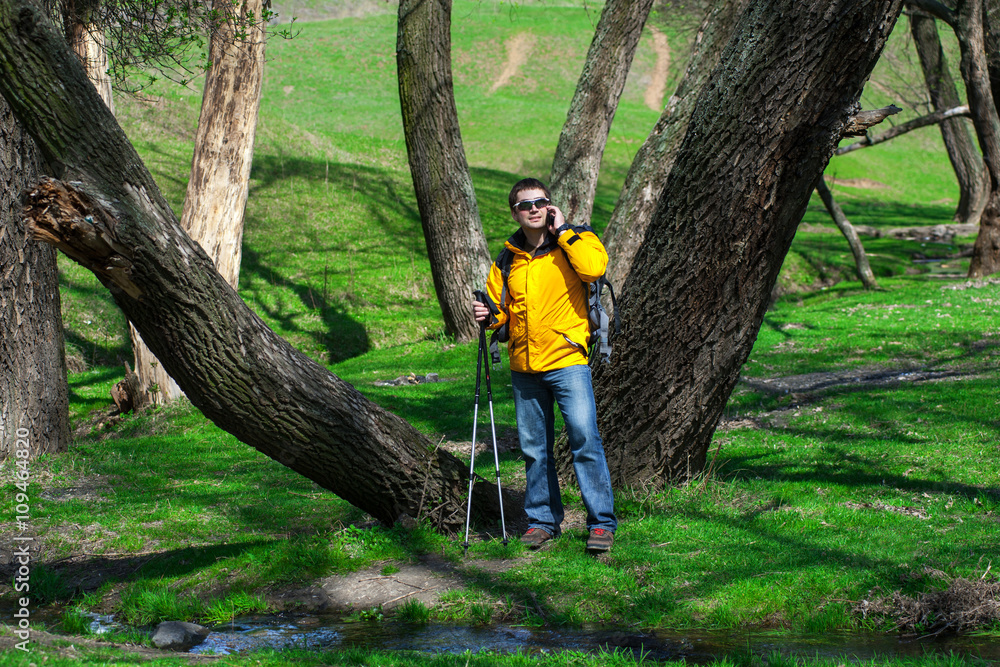 Obraz premium tourist man with the phone goes through the forestry03