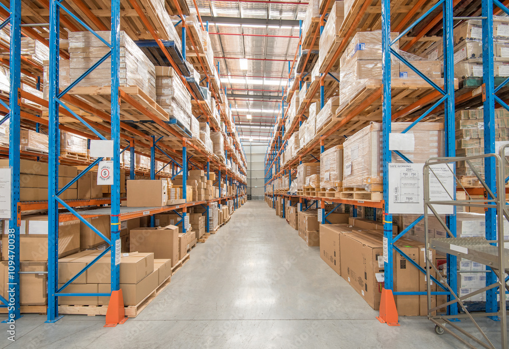 Fototapeta premium 物流倉庫