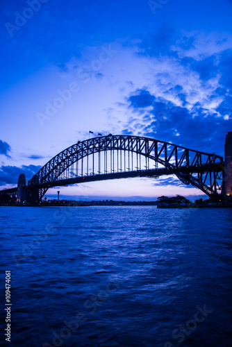 オーストラリア　シドニーのハーバーブリッジ © hit1912