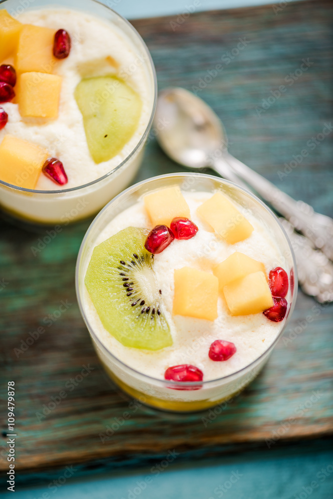 Refreshing mousse with fruits Refreshing mousse with fruits