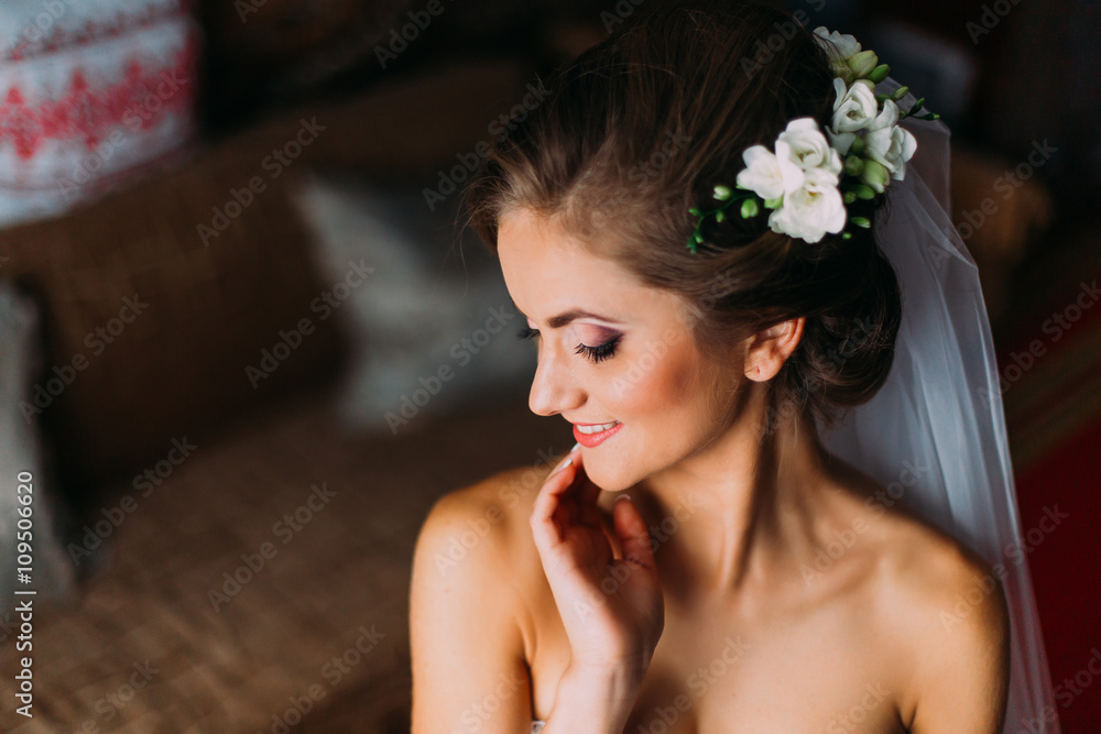 Naklejka premium Head and shoulders close up of young blond woman in veil touching face 