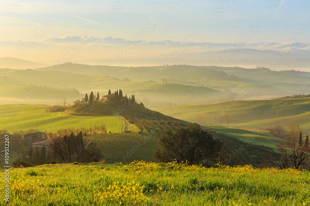 Obraz premium Misty sunrise in the Val d’Orcia, or Valdorcia, a region of Tuscany, central Italy, which extends from the hills south of Siena to Monte Amiata. 