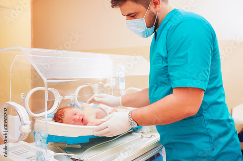Fotografie medical staff taking care of newborn baby in infant incubator