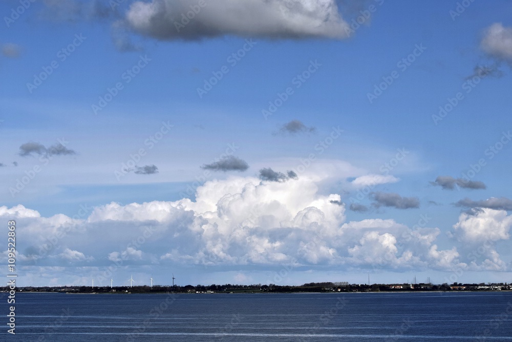 Wolken an der südschwedischen Küste