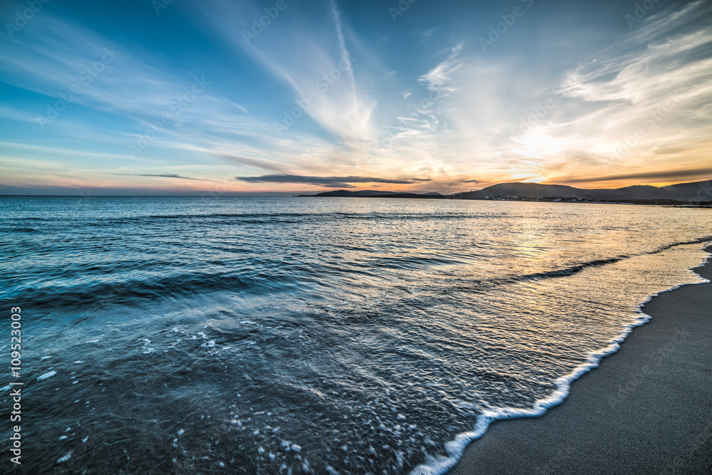 Obraz premium blue and orange sky over the sea at sunset