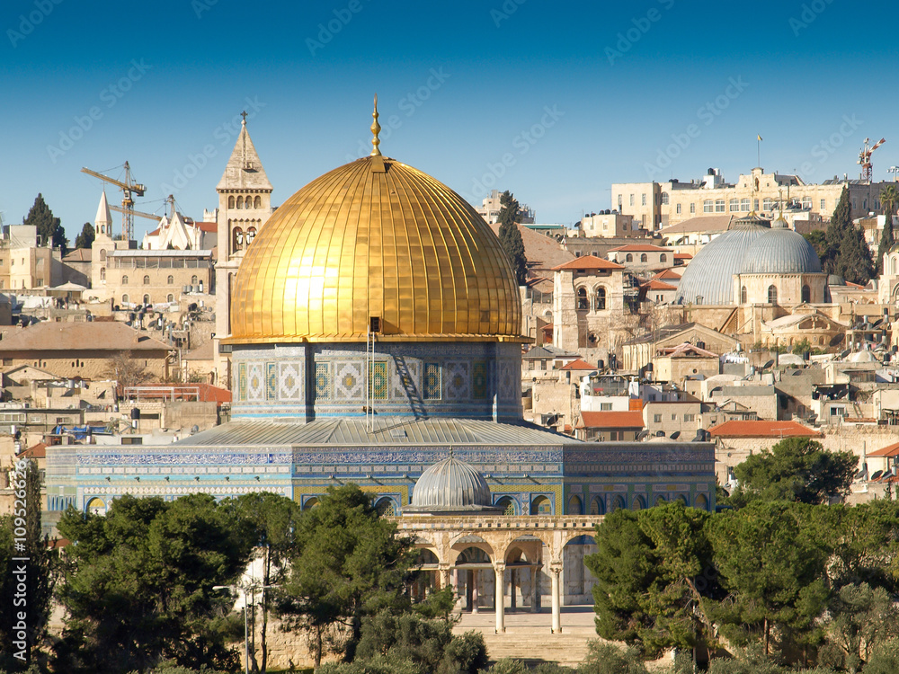 Fototapeta premium Dome of the rock in Jerusalem. View from the mount of olives.