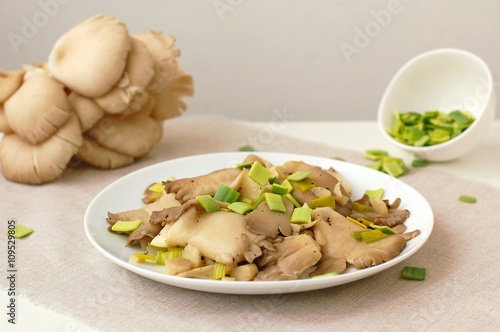 Oyster mushroom wiht leek on the plate